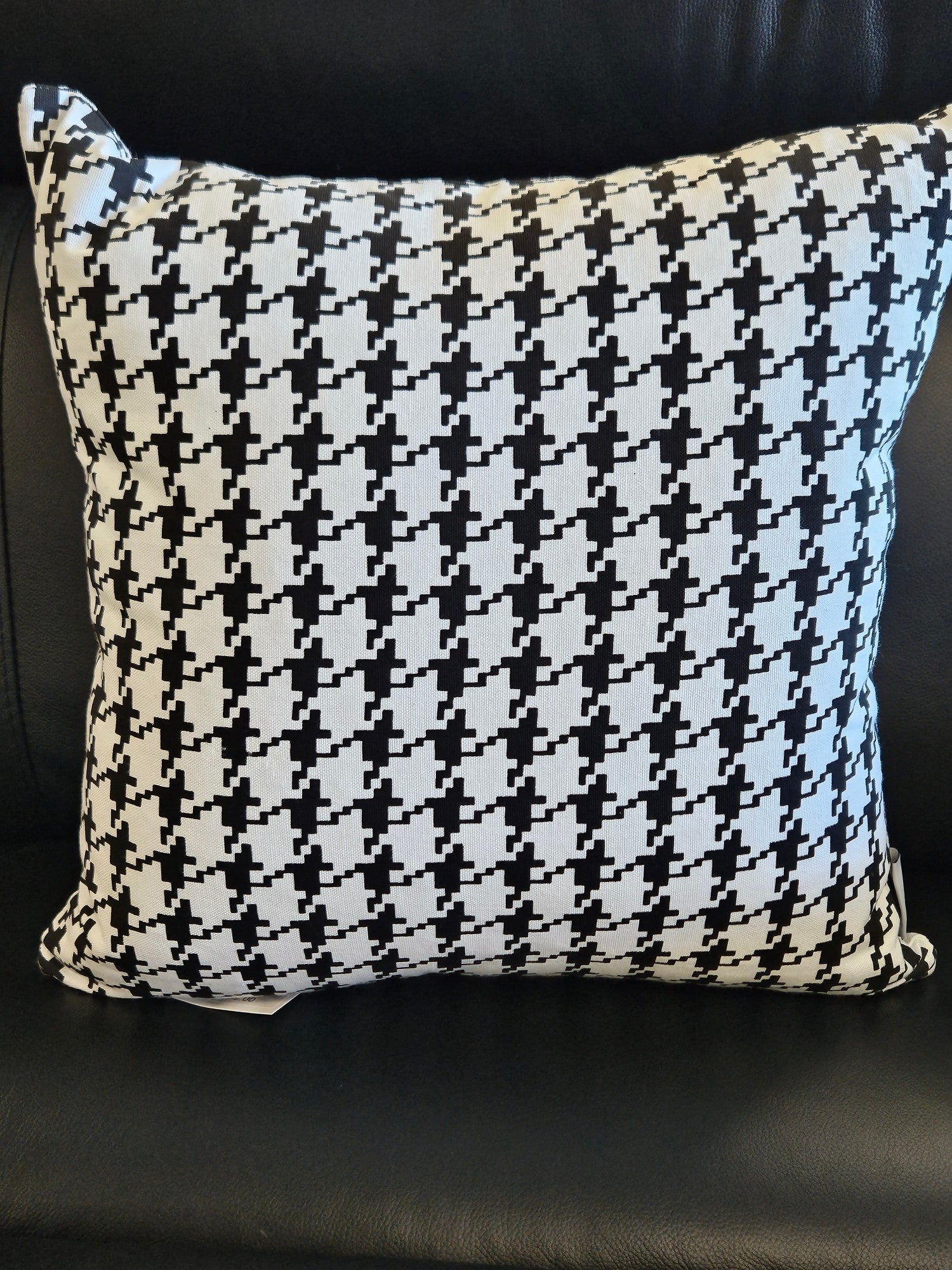 Metro Houndstooth Cushion - Black/White